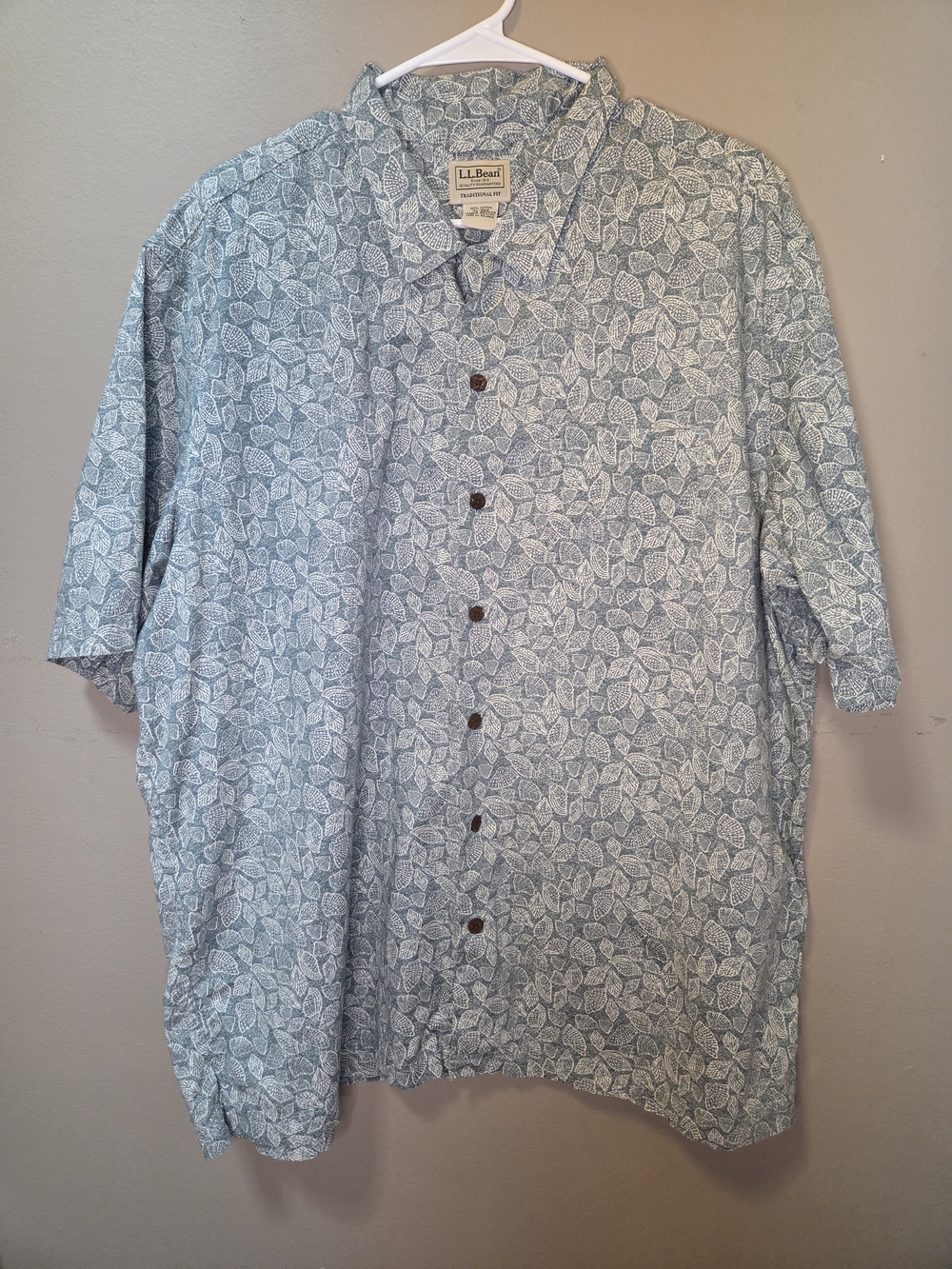 L.L.Bean Men’s XL Traditional Fit Seashell Print Cotton Short Sleeve Shirt